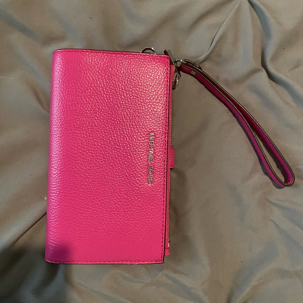 Michael kors wristlet